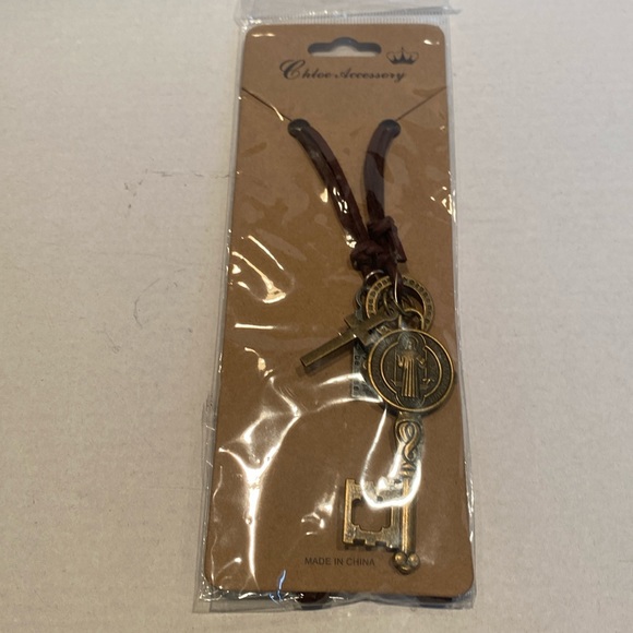 NIP St. Benedict Antique-Bronze tone Key Medallion, Christian Cross and Amulets - Picture 2 of 4